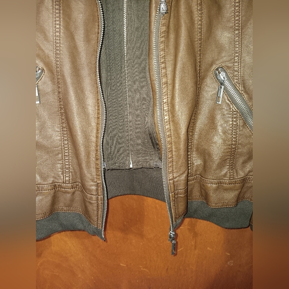 Classic Brown Leather Jacket with Hoodie - Picture 5 of 10